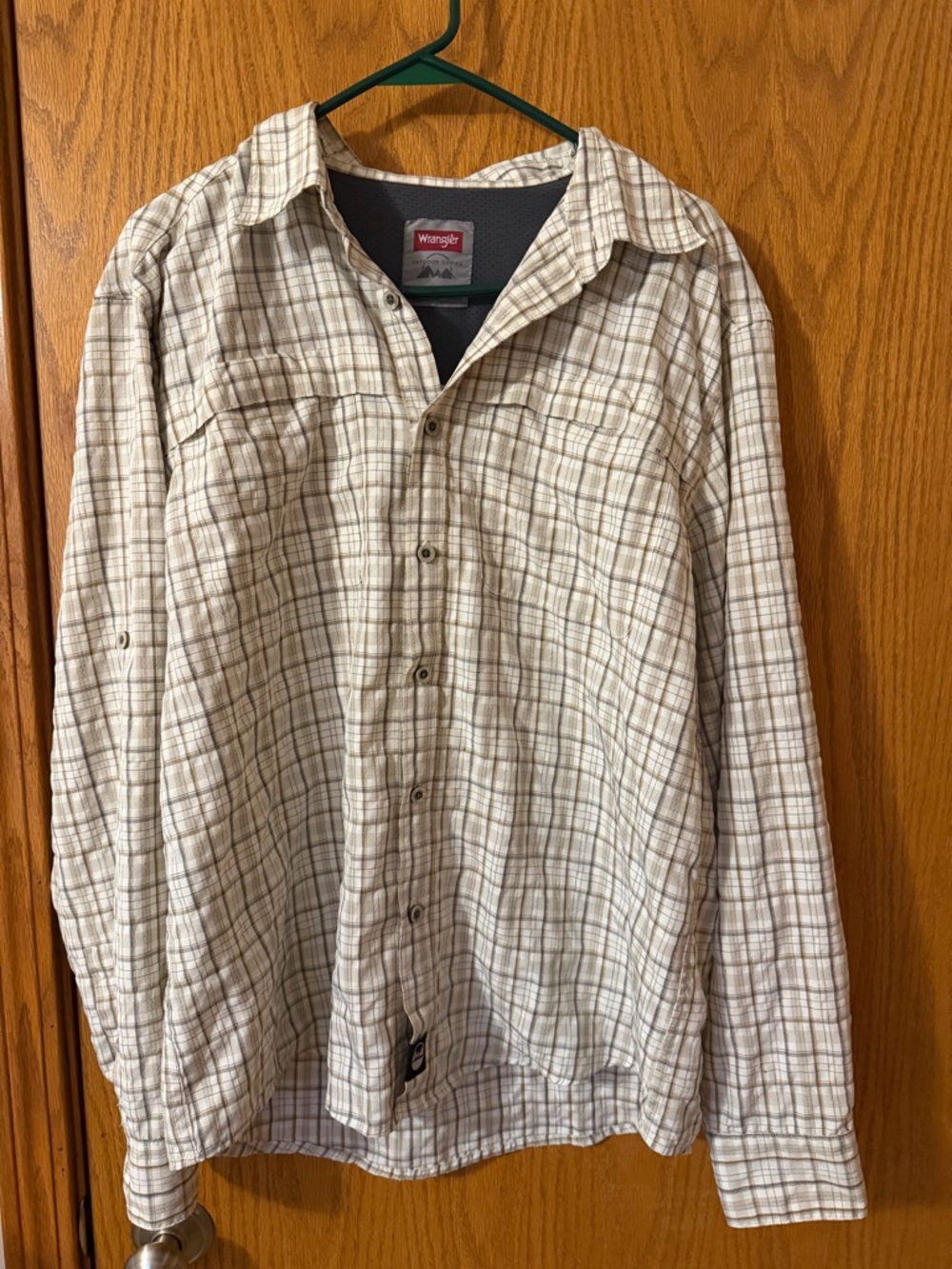 Wrangler Cream Plaid Button-Up Shirt Men’s Large